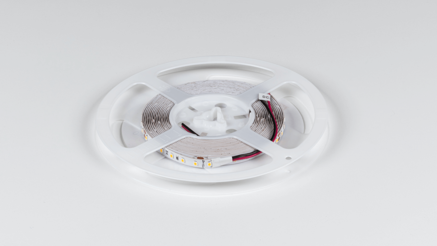 Светодиодная лента LUX, 2835, 98 LED/м, 10 Вт/м, 24В, IP33, Теплый белый (3000K), DSG298-24-WW3-33 — изображение 2