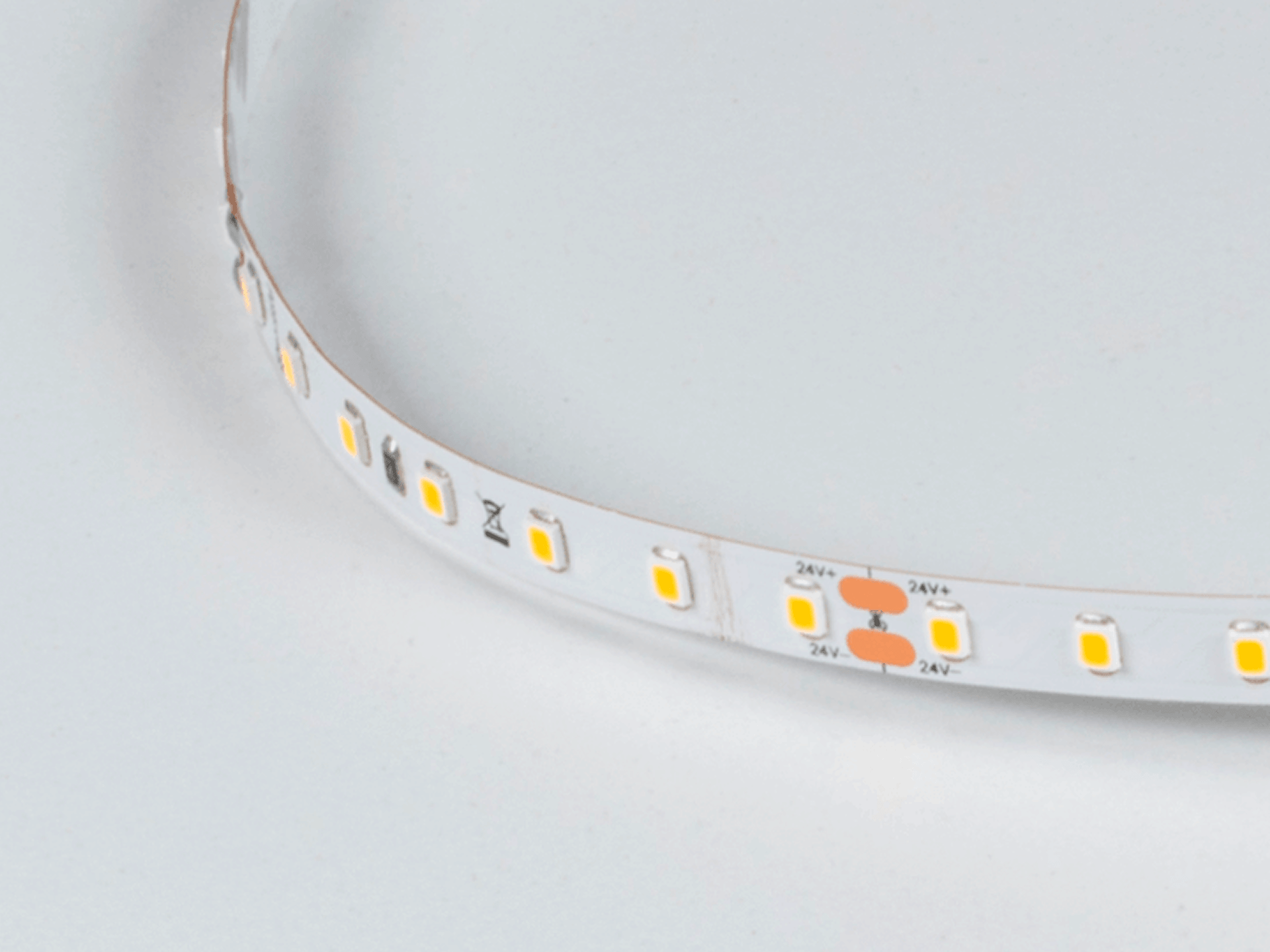 Светодиодная лента LUX, 2835, 98 LED/м, 10 Вт/м, 24В, IP33, Теплый белый (3000K), DSG298-24-WW3-33 — изображение 3